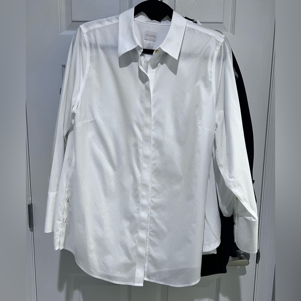 ☀️ Chicos 2 White Ladies Dress Shirt - NWOT